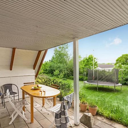 Amazing Home In Logstrup With Kitchen ภายนอก รูปภาพ