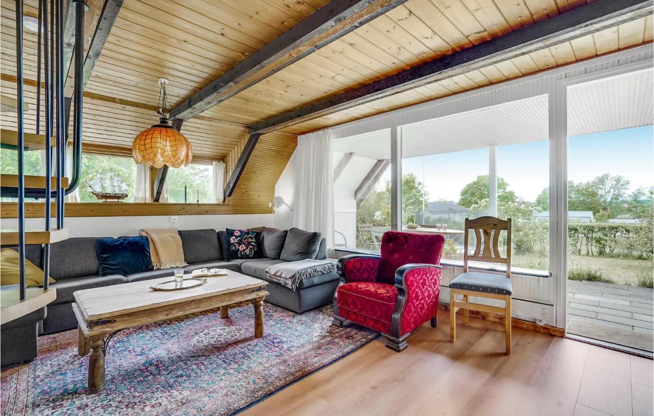Amazing Home In Logstrup With Kitchen ภายนอก รูปภาพ